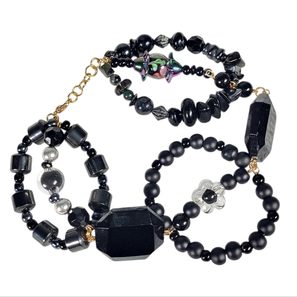 Kawaii Clear Flower Hematite Acrylic Beaded Rose Bracelet - Picture 1 of 3